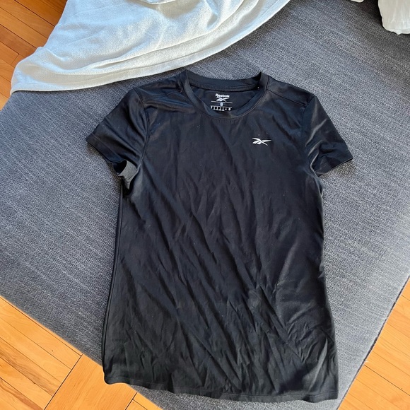 REEBOK SPORT BLACK TSHIRT SIZE SMALL - Picture 1 of 3
